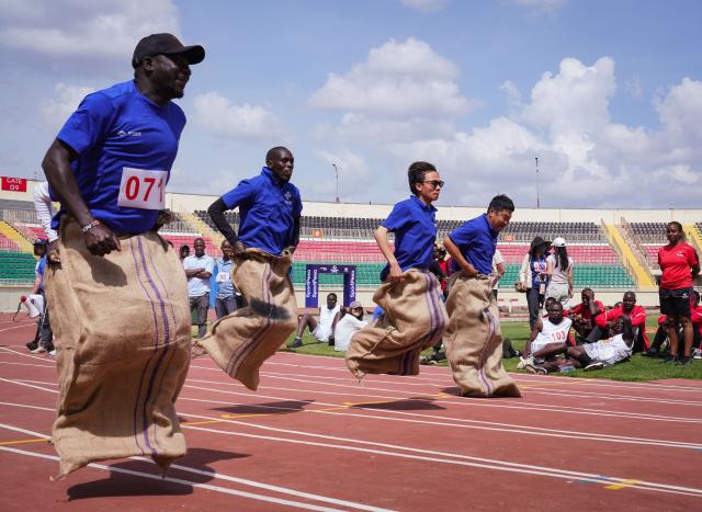 (251205) -- NAIROBI, Dec. 5, 2025 (Xinhua) -- Participants compete in the sack race at the China-Kenya Friendship Games in Nairobi, Kenya, on Dec. 4, 2025. The inaugural China-Kenya Friendship Games took place on Thursday in Nairobi, the capital of Kenya, as part of efforts to strengthen bilateral ties.
The day-long competition saw over 700 Chinese and Kenyan attendants from 19 Chinese companies who are members of the Kenya-China Economic and Trade Association (KCETA), featuring track and field events, as well as fun games. (Xinhua/Han Xu)