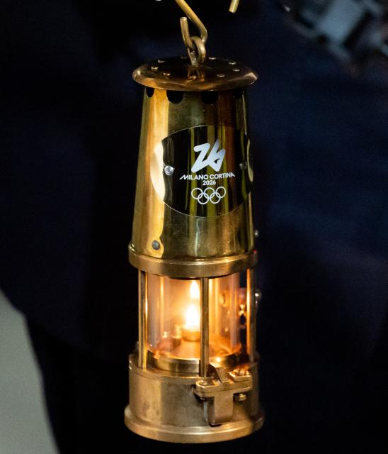 (251205) -- ROME, Dec. 5, 2025 (Xinhua) -- Photo taken on Dec. 4, 2025 shows a lantern holding the flame of 2026 Milan-Cortina Olympic Winter Games at Fiumicino Airport in Rome, Italy. The Olympic flame for the 2026 Winter Games arrived in Rome, Italy on Thursday afternoon, marking the start of a series of torch relay events. (Xinhua/Li Jing)