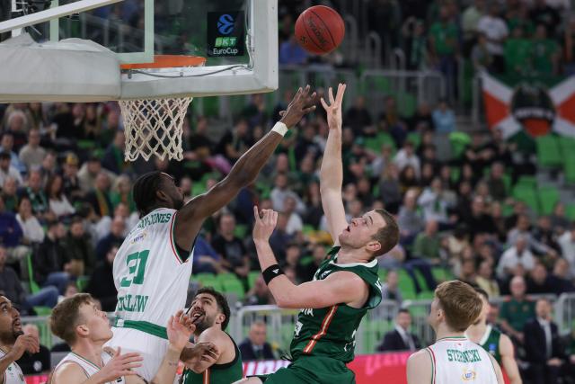 (251205) -- LJUBLJANA, Dec. 5, 2025 (Xinhua) -- Thomas Kennedy (top R) of Cedevita Olimpija Ljubljana shoots during the BKT EuroCup Basket 2025/26 regular season round 9 match between Cedevita Olimpija Ljubljana and Slask Wroclaw in Ljubljana, Slovenia, on Dec. 4, 2025. (Photo by Zeljko Stevanic/Xinhua)