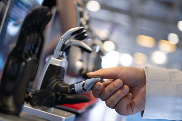 (251205) -- MACAO, Dec. 5, 2025 (Xinhua) -- A visitor has a touch with an exhibit at the 2025 Global Artificial Intelligence Machines and Electronics Expo (AIE) in Macao, south China, Dec. 4, 2025. The 2025 AIE kicked off in China's Macao Special Administrative Region (SAR) on Thursday, focusing on cooperation among the Guangdong-Hong Kong-Macao Greater Bay Area and global opportunities.
   The exhibition, held simultaneously in Macao and Zhuhai, south China's Guangdong Province, features over 1,000 companies from both the domestic and overseas markets, drawing buyers from more than 30 countries and regions, according to the organizer. (Xinhua)