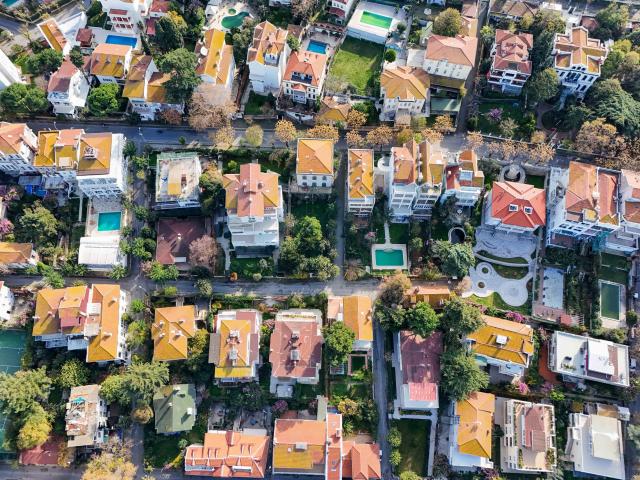 (251205) -- ISTANBUL, Dec. 5, 2025 (Xinhua) -- An aerial drone photo taken on Dec. 4, 2025 shows houses on Buyukada Island in Istanbul, Türkiye. Buyukada Island, located in the Sea of Marmara and well known for its scenic beauty, is a popular getaway destination for locals and visitors. (Xinhua/Liu Lei)