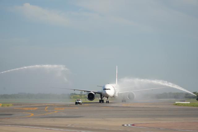 (251205) -- BUENOS AIRES, Dec. 5, 2025 (Xinhua) -- China Eastern Airlines' flight MU745, the first direct air route between China and Argentina, passes through a water gate at Ezeiza International Airport in Buenos Aires, Argentina, Dec. 4, 2025. China Eastern Airlines' flight MU745 touched down in Buenos Aires, the capital of Argentina, on Thursday afternoon, marking the official launch of the first direct air route between China and Argentina, according to the carrier. (Xinhua/Zhang Duo)