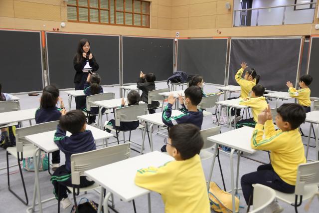 (251205) -- HONG KONG, Dec. 5, 2025 (Xinhua) -- Students have a class at a temporary learning space set up on campus of the Education University of Hong Kong in south China's Hong Kong, Dec. 4, 2025. The Education University of Hong Kong, located in Tai Po District, activated its emergency response mechanism and formulated a series of measures to support affected students and residents following the Tai Po fire.
   In addition to opening certain indoor sports facilities and other campus amenities, the university has also recruited retired teachers, psychologists, and others to provide temporary learning spaces and emotional support for families and students affected by the fire. (The Education University of Hong Kong/Handout via Xinhua)