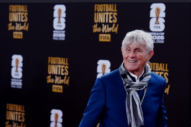 (251205) -- WASHINGTON, D.C., Dec. 5, 2025 (Xinhua) -- Former Chinese national team coach Bora Milutinovic arrives for the welcome reception ahead of the final draw for the 2026 FIFA World Cup at John F. Kennedy Center for the Performing Arts in Washington, D.C., the United States, on Dec. 4, 2025. (Xinhua/Jia Haocheng)
