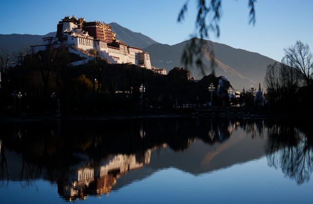 (251205) -- LHASA, Dec. 5, 2025 (Xinhua) -- This photo taken on Dec. 5, 2025 shows the Potala Palace in the morning light in Lhasa, southwest China's Xizang Autonomous Region. Built by Tibetan King Songtsa Gambo in the seventh century, the Potala Palace, a landmark building of Xizang, was included on the UNESCO World Heritage List in 1994. (Xinhua/Tenzin Nyida)
