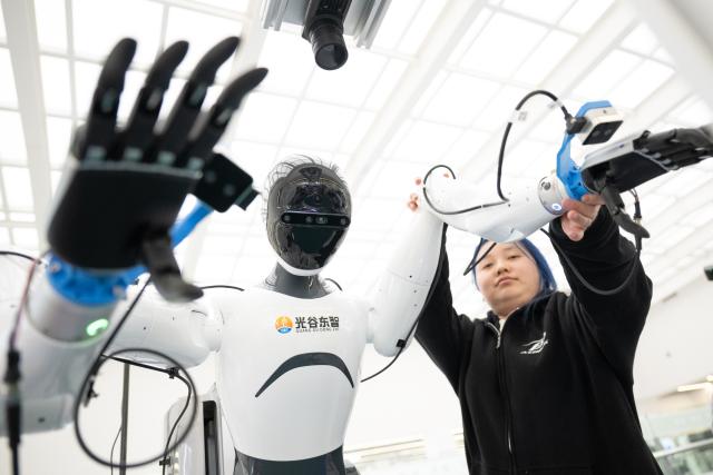 (251205) -- WUHAN, Dec. 5, 2025 (Xinhua) -- A staff member debugs a robot at a humanoid robot innovation center in Wuhan East Lake High-tech Development Zone, also known as the optics valley of China, in Wuhan, central China's Hubei Province, Dec. 4, 2025. Relying on its scientific and educational resources as well as manufacturing advantages, Hubei is accelerating the layout of its humanoid robot industry chain this year. 
   At present, there are many complete humanoid robot manufacturers as well as core components enterprises in the province, covering core technologies such as chips, joints and dexterous hands. 
   The province has also established a humanoid robot innovation center, providing services for humanoid robot enterprises to carry out research and development such as concept and scenario verification as well as data integration, promoting the in-depth integration of scientific and technological innovation and industrial innovation. (Xinhua/Xiao Yijiu)