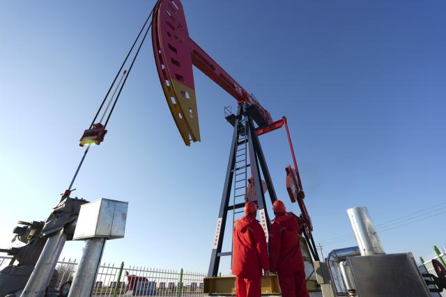 (251205) -- DAQING, Dec. 5, 2025 (Xinhua) -- Operators carry out inspection work on oil production equipment at a national-level demonstration zone of continental shale oil of Daqing Oilfield in Daqing, northeast China's Heilongjiang Province, Dec, 4, 2025. Daqing Oilfield, one of China's largest energy production bases, announced Friday that the yearly output of the shale oil in the demonstration zone has exceeded one million tonnes. (Xinhua/Wang Song)