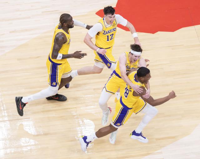 (251205) -- TORONTO, Dec. 5, 2025 (Xinhua) -- Rui Hachimura (1st R) of Los Angeles Lakers celebrates victory with teammates after the 2025-2026 NBA regular season game between Toronto Raptors and Los Angeles Lakers in Toronto, Canada, on Dec. 4, 2025. (Photo by Zou Zheng/Xinhua)
