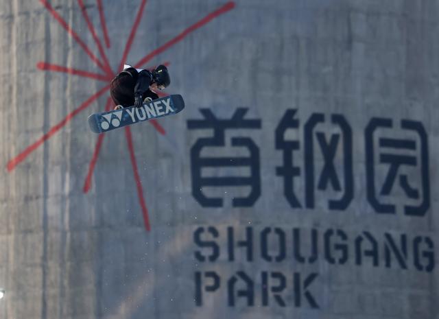 (251205) -- BEIJING, Dec. 5, 2025 (Xinhua) -- Kunitake Hiroaki of Japan competes during the men's big air qualification at the FIS Snowboard World Cup in Beijing, China, Dec. 5, 2025. (Xinhua/Zhang Chenlin)