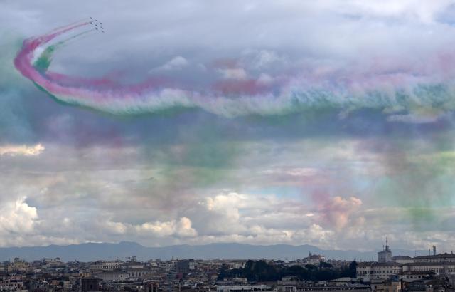 (251205) -- ROME, Dec. 5, 2025 (Xinhua) -- Italian aerobatic squad Frecce Tricolori flies over Rome during the cauldron lighting ceremony of the 2026 Milan-Cortina Olympic Winter Games at the Quirinale Palace in Rome, Italy, Dec. 5, 2025. (Photo by Alberto Lingria/Xinhua)