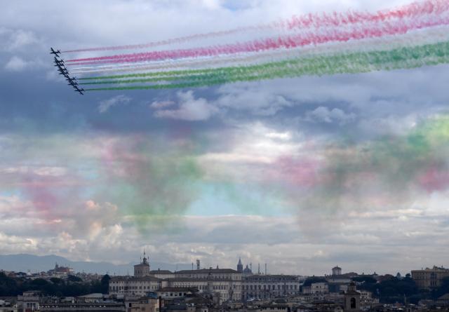 (251205) -- ROME, Dec. 5, 2025 (Xinhua) -- Italian aerobatic squad Frecce Tricolori flies over Rome during the cauldron lighting ceremony of the 2026 Milan-Cortina Olympic Winter Games at the Quirinale Palace in Rome, Italy, Dec. 5, 2025. (Photo by Alberto Lingria/Xinhua)