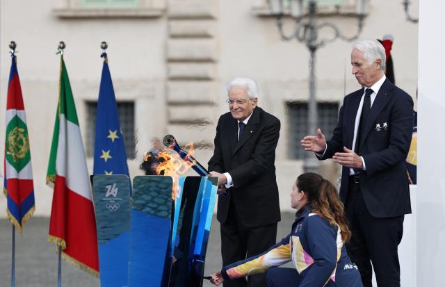 (251205) -- ROME, Dec. 5, 2025 (Xinhua) -- Italian President Sergio Mattarella (L) lights the cauldron during the cauldron lighting ceremony of the 2026 Milan-Cortina Olympic Winter Games at the Quirinale Palace in Rome, Italy, Dec. 5, 2025. (Xinhua/Li Jing)