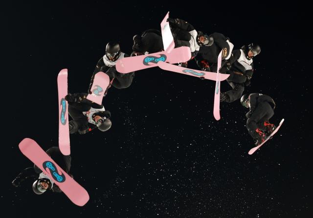(251205) -- BEIJING, Dec. 5, 2025 (Xinhua) -- This multiple exposure photo shows Yang Wenlong of China competing during the men's big air qualification at the FIS Snowboard World Cup in Beijing, China, Dec. 5, 2025. (Xinhua/Zhang Chenlin)