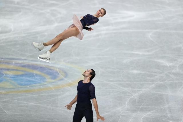 (251205) -- NAGOYA, Dec. 5, 2025 (Xinhua) -- Minerva Fabienne Hase (top)/Nikita Volodin of Germany compete during the pair skating free skating at ISU Grand Prix of Figure Skating Final 2025 in Nagoya, Japan, Dec. 5, 2025. (Xinhua/Yue Chenxing)