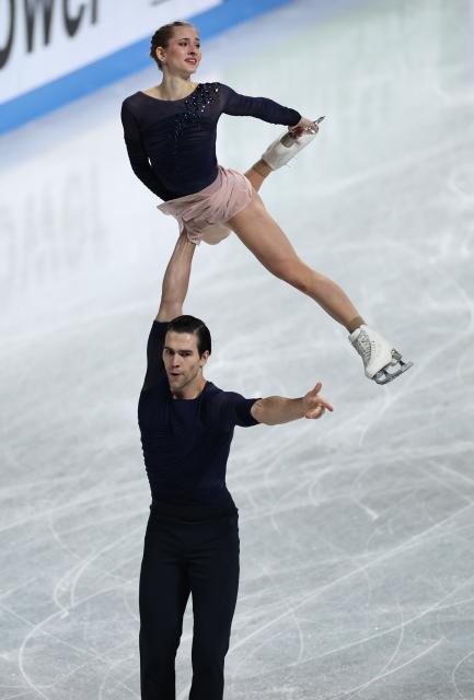 (251205) -- NAGOYA, Dec. 5, 2025 (Xinhua) -- Minerva Fabienne Hase (top)/Nikita Volodin of Germany compete during the pair skating free skating at ISU Grand Prix of Figure Skating Final 2025 in Nagoya, Japan, Dec. 5, 2025. (Xinhua/Yue Chenxing)