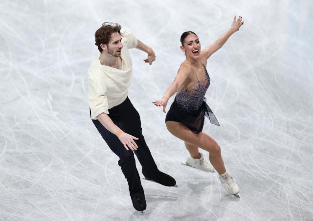 (251205) -- NAGOYA, Dec. 5, 2025 (Xinhua) -- Sara Conti (R)/Niccolo Macii of Italy compete during the pair skating free skating at ISU Grand Prix of Figure Skating Final 2025 in Nagoya, Japan, Dec. 5, 2025. (Xinhua/Yue Chenxing)