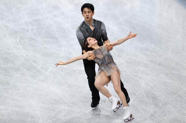 (251205) -- NAGOYA, Dec. 5, 2025 (Xinhua) -- Miura Riku (front)/Kihara Ryuichi of Japan compete during the pair skating free skating at ISU Grand Prix of Figure Skating Final 2025 in Nagoya, Japan, Dec. 5, 2025. (Xinhua/Yue Chenxing)
