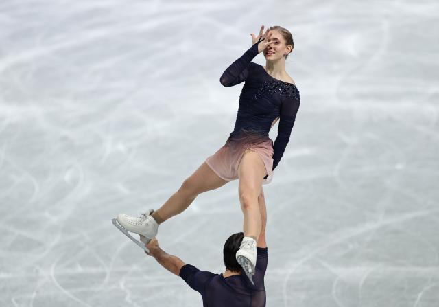 (251205) -- NAGOYA, Dec. 5, 2025 (Xinhua) -- Minerva Fabienne Hase (top)/Nikita Volodin of Germany compete during the pair skating free skating at ISU Grand Prix of Figure Skating Final 2025 in Nagoya, Japan, Dec. 5, 2025. (Xinhua/Yue Chenxing)