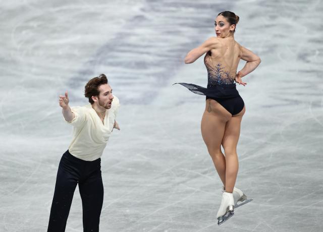 (251205) -- NAGOYA, Dec. 5, 2025 (Xinhua) -- Sara Conti (R)/Niccolo Macii of Italy compete during the pair skating free skating at ISU Grand Prix of Figure Skating Final 2025 in Nagoya, Japan, Dec. 5, 2025. (Xinhua/Yue Chenxing)