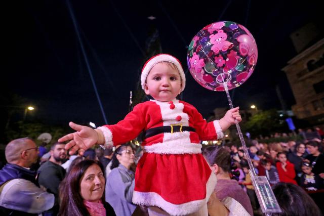 (251205) -- BYBLOS, Dec. 5, 2025 (Xinhua) -- People gather in celebration of the upcoming Christmas in the city of Byblos, Lebanon, Dec. 5, 2025. (Xinhua/Bilal Jawich)