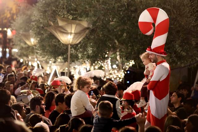 (251205) -- BYBLOS, Dec. 5, 2025 (Xinhua) -- People gather in celebration of the upcoming Christmas in the city of Byblos, Lebanon, Dec. 5, 2025. (Xinhua/Bilal Jawich)