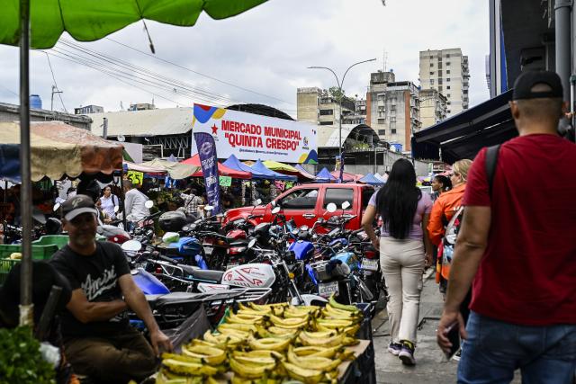 (251205) -- CARACAS, Dec. 5, 2025 (Xinhua) -- This photo taken on Dec. 5, 2025 shows a scene outside of the Quinta Crespo Market, which is one of the city's famous and traditional municipal markets, in Caracas, Venezuela. (Xinhua/Li Muzi)