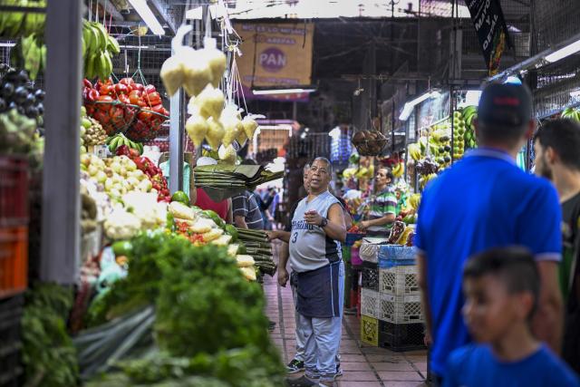(251205) -- CARACAS, Dec. 5, 2025 (Xinhua) -- This photo taken on Dec. 5, 2025 shows a scene of the Quinta Crespo Market, which is one of the city's famous and traditional municipal markets, in Caracas, Venezuela. (Xinhua/Li Muzi)