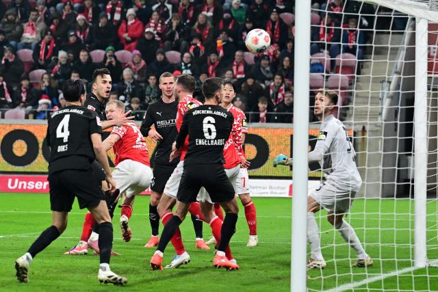 (251206) -- MAINZ, Dec. 6, 2025 (Xinhua) -- Danny da Costa (not in the picture) of FSV Mainz 05 scores an own goal during the German first division Bundesliga football match between FSV Mainz 05 and Borussia Moenchengladbach in Mainz, Germany, Dec. 5, 2025. (Photo by Ulrich Hufnagel/Xinhua)