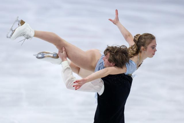 (251206) -- ZAGREB-, Dec. 6, 2025 (Xinhua) -- Leah Neset(top)/Artem Markelov of the United States compete in the Ice Dance Free Dance Final on Day 2 of the 2025 ISU Figure Skating CS Golden Spin of Zagreb in Zagreb, Croatia, on Dec. 5, 2025. (Photo by Igor Kralj/PIXSELL via Xinhua)