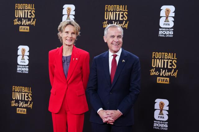 (251206) --  WASHINGTON D.C., Dec. 6, 2025 (Xinhua) -- Canada's Prime Minister Mark Carney (R) and his wife Diana Fox Carney arrive on the red carpet ahead of the FIFA World Cup 2026 Final Draw at the Kennedy Center in Washington D.C., the United States, Dec. 5, 2025. (Xinhua/Jia Haocheng)