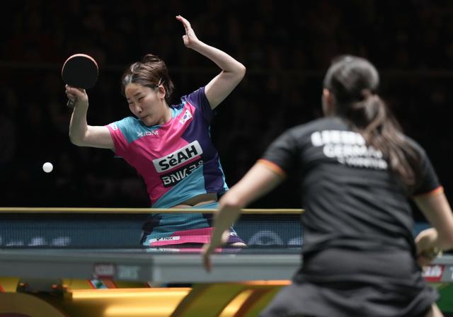 (251206) -- CHENGDU, Dec. 6, 2025 (Xinhua) -- Lee Eunhye of South Korea competes in the women's singles match against Sabine Winter of Germany during the stage 2 group match between Germany and South Korea at the ITTF Mixed Team World Cup 2025 in Chengdu, southwest China's Sichuan Province, Dec. 6, 2025. (Xinhua/Wang Ying)