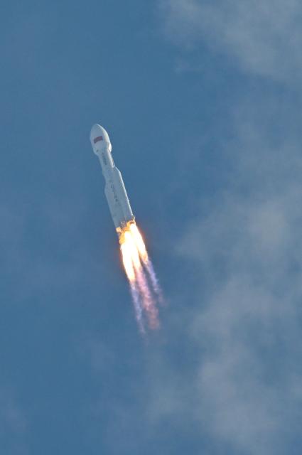 (251206) -- WENCHANG, Dec. 6, 2025 (Xinhua) -- A Long March-8A carrier rocket carrying the 14th group of low-orbit internet satellites blasts off from the Hainan commercial spacecraft launch site in south China's Hainan Province, Dec. 6, 2025. The rocket lifted off at 3:53 p.m. on Saturday. It successfully placed the payloads into preset orbit. (Xinhua/Guo Cheng)
