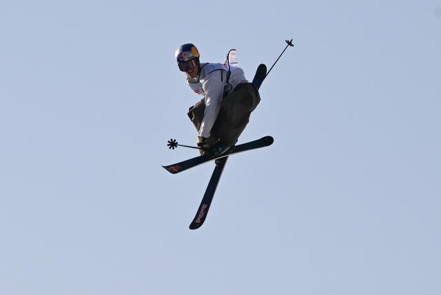 (251206) -- BEIJING, Dec. 6, 2025 (Xinhua) -- Ulrik Samnoey of Norway competes during the men's big air final at the FIS Freeski World Cup in Beijing, China, Dec. 6, 2025. (Xinhua/Ju Huanzong)