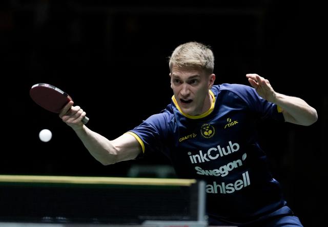 (251206) -- CHENGDU, Dec. 6, 2025 (Xinhua) -- Anton Kallberg of Sweden competes in the men's singles match against Xu Yingbin of China during the stage 2 group match between Sweden and China at the ITTF Mixed Team World Cup 2025 in Chengdu, southwest China's Sichuan Province, Dec. 6, 2025. (Xinhua/Wang Ying)