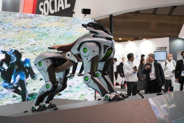 (251206) -- TOKYO, Dec. 6, 2025 (Xinhua) -- People learn about CORLEO, a personal mobility tool of Japan's Kawasaki, during the 2025 International Robot Exhibition (iREX) in Tokyo, Japan, Dec. 5, 2025. The four-day iREX 2025 concluded here on Saturday, drawing over 670 exhibitors from Japan, China, South Korea, the United States, Germany and other countries and regions. New industrial robots, service robots, catering robots and companion robots integrating AI technology garnered wide attention. (Xinhua/Qian Zheng)