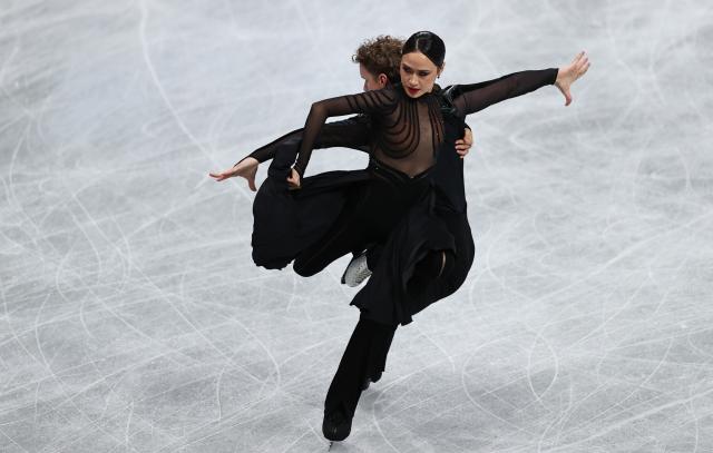 (251206) -- NAGOYA, Dec. 6, 2025 (Xinhua) -- Madison Chock (front)/Evan Bates of the United States compete during the ice dance free dance at ISU Grand Prix of Figure Skating Final 2025 in Nagoya, Japan, Dec. 6, 2025. (Xinhua/Yue Chenxing)