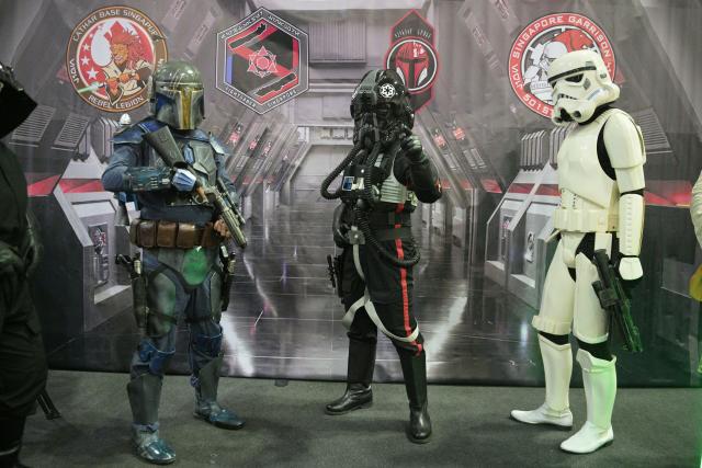 (251206) -- SINGAPORE, Dec. 6, 2025 (Xinhua) -- Dressed-up cosplayers are pictured during the Singapore Comic Con in Singapore on Dec. 6, 2025. The event opened here on Saturday. (Photo by Then Chih Wey/Xinhua)