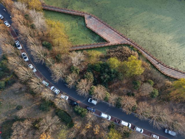 (251206) -- BEIJING, Dec. 6, 2025 (Xinhua) -- An aerial drone photo taken on Dec. 6, 2025 shows a view of urban circular watercourse in Wenxian County, Jiaozuo City of central China's Henan Province. (Photo by Xu Hongxing/Xinhua)