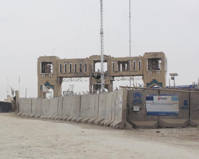 (251206) -- KANDAHAR, Dec. 6, 2025 (Xinhua) -- This photo taken on Dec. 6, 2025 shows a damaged "Friendship Gate" in the border town of Spin Boldak in Kandahar province of southern Afghanistan. Five people were killed and five others sustained injuries due to a clash that erupted between Pakistan and Afghan forces in the border town of Spin Boldak in southern Afghanistan's Kandahar province, Spin Boldak district chief Mawlawi Abdul Karim Jihadyar said Saturday.
  The clash, according to the official, erupted on Friday night after the Pakistan border forces opened fire on the Afghan side and the Afghan forces responded, which lasted around two and a half hours. (Photo by Arghand/Xinhua)
