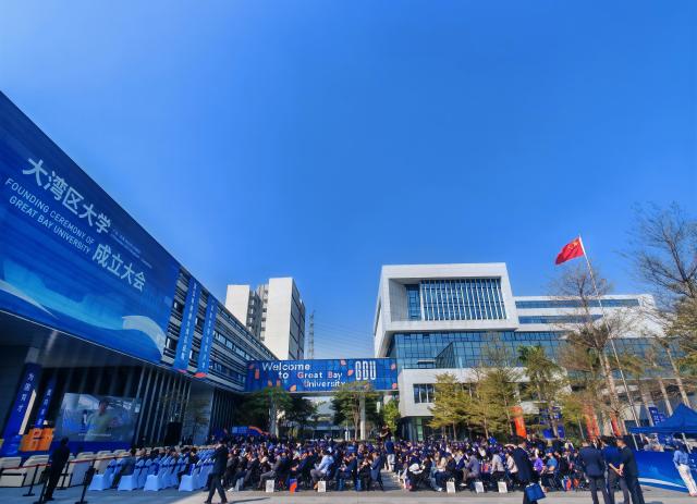 (251206) -- DONGGUAN, Dec. 6, 2025 (Xinhua) -- People attend the inauguration ceremony of the Great Bay University (GBU) in Dongguan City, south China's Guangdong Province, Dec. 6, 2025. The inauguration ceremony of the GBU was held on Saturday.
   TO GO WITH "Inauguration ceremony of Great Bay University held" (Xinhua)