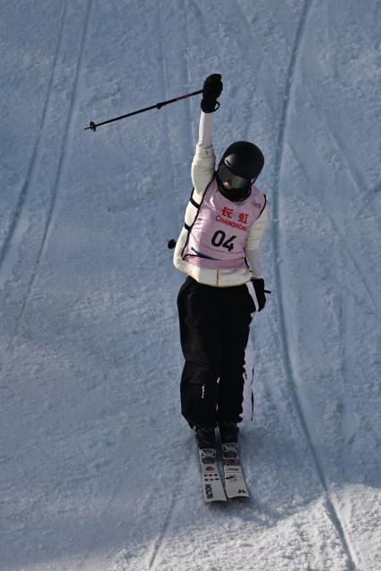 (251206) -- BEIJING, Dec. 6, 2025 (Xinhua) -- Liu Mengting of China reacts during the women's big air final at the FIS Freeski World Cup in Beijing, China, Dec. 6, 2025. (Xinhua/Tao Xiyi)