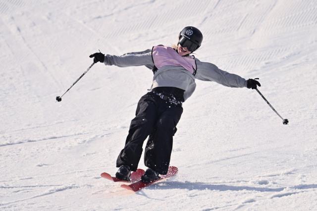 (251206) -- BEIJING, Dec. 6, 2025 (Xinhua) -- Anni Karava of Finland reacts during the women's big air final at the FIS Freeski World Cup in Beijing, China, Dec. 6, 2025. (Xinhua/Tao Xiyi)