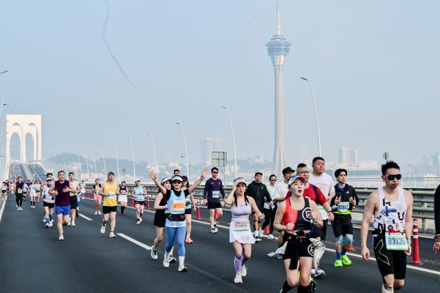 (251207) -- MACAO, Dec. 7, 2025 (Xinhua) -- Competitors run during the Macao International Marathon 2025 in Macao, South China, Dec. 7, 2025. (Xinhua)