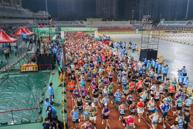 (251207) -- MACAO, Dec. 7, 2025 (Xinhua) -- A drone photo taken on Dec. 7, 2025 shows competitors running during the Macao International Marathon 2025 in Macao, South China. (Xinhua)
