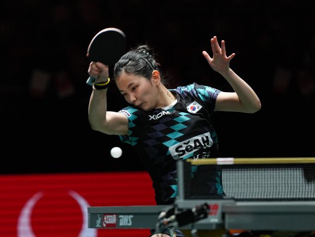 (251207) -- CHENGDU, Dec. 7, 2025 (Xinhua) -- Kim Nayeong of South Korea hits a return during the women's singles match against Kuai Man of China during the semifinal match between China and South Korea at the ITTF Mixed Team World Cup 2025 in Chengdu, southwest China's Sichuan Province, Dec. 7, 2025. (Xinhua/Wang Xi)