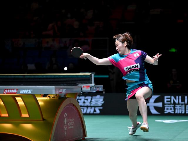 (251207) -- CHENGDU, Dec. 7, 2025 (Xinhua) -- Lee Eunhye of South Korea competes in the women's singles match against Sabine Winter of Germany during the bronze medal match between South Korea and Germany at the ITTF Mixed Team World Cup 2025 in Chengdu, southwest China's Sichuan Province, Dec. 7, 2025. (Xinhua/Xu Bingjie)
