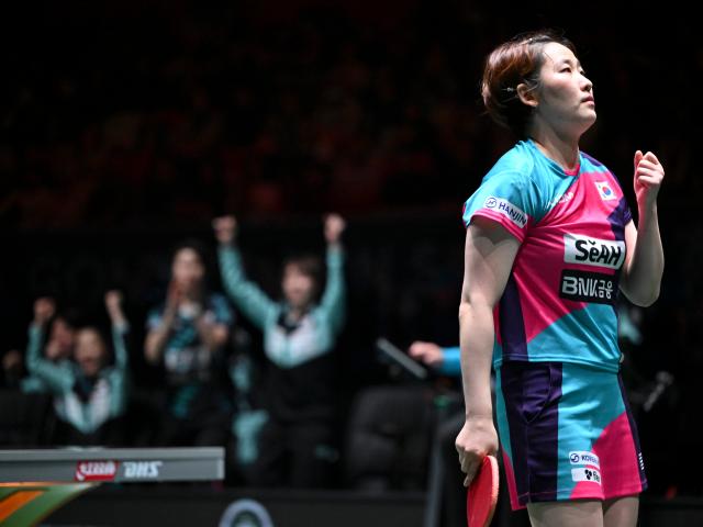 (251207) -- CHENGDU, Dec. 7, 2025 (Xinhua) -- Lee Eunhye of South Korea reacts in the women's singles match against Sabine Winter of Germany during the bronze medal match between South Korea and Germany at the ITTF Mixed Team World Cup 2025 in Chengdu, southwest China's Sichuan Province, Dec. 7, 2025. (Xinhua/Xu Bingjie)