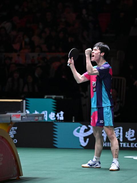 (251207) -- CHENGDU, Dec. 7, 2025 (Xinhua) -- Jang Woojin of South Korea reacts in the men's singles match against Patrick Franziska of Germany during the bronze medal match between South Korea and Germany at the ITTF Mixed Team World Cup 2025 in Chengdu, southwest China's Sichuan Province, Dec. 7, 2025. (Xinhua/Xu Bingjie)