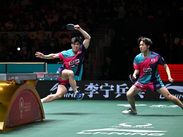 (251207) -- CHENGDU, Dec. 7, 2025 (Xinhua) -- Park Ganghyeon (L)/Oh Junsung of South Korea compete in the men's doubles match against Benedikt Duda/Qiu Dang of Germany during the bronze medal match between South Korea and Germany at the ITTF Mixed Team World Cup 2025 in Chengdu, southwest China's Sichuan Province, Dec. 7, 2025. (Xinhua/Xu Bingjie)