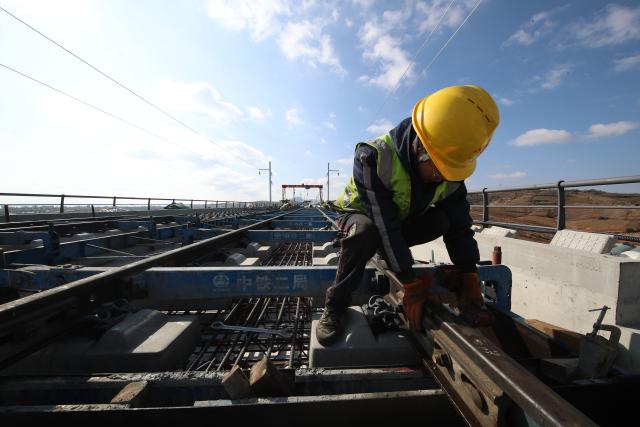 (251207) -- ZHAOTONG, Dec. 7, 2025 (Xinhua) -- A constructor works at a construction site of Chongqing-Kunming High-Speed Railway in Zhaotong, southwest China's Yunnan Province, Dec. 7, 2025. (Photo by Zhang Guangyu/Xinhua)